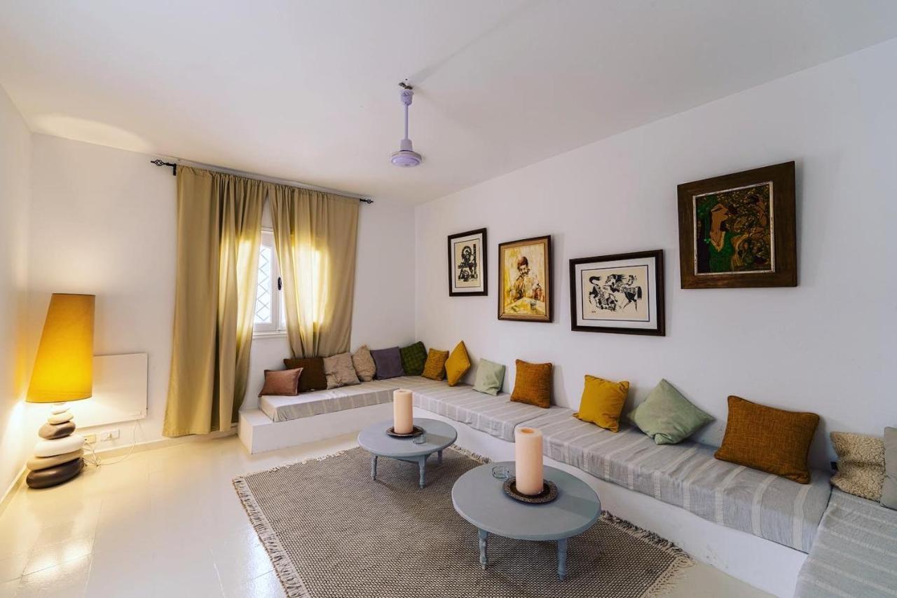 Cheeky Monkey Hotel Ghar el-Melh Bagian luar foto