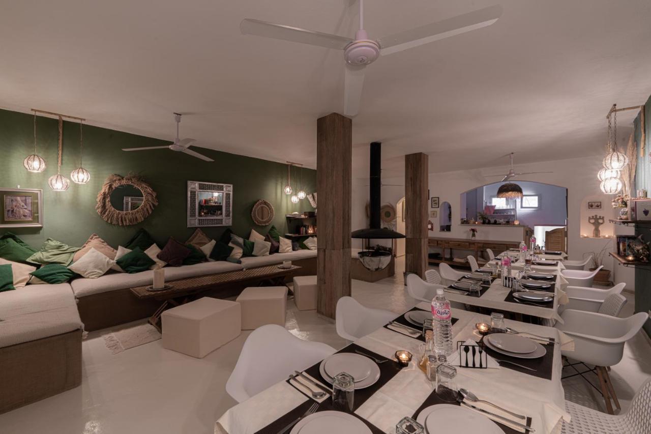 Cheeky Monkey Hotel Ghar el-Melh Bagian luar foto