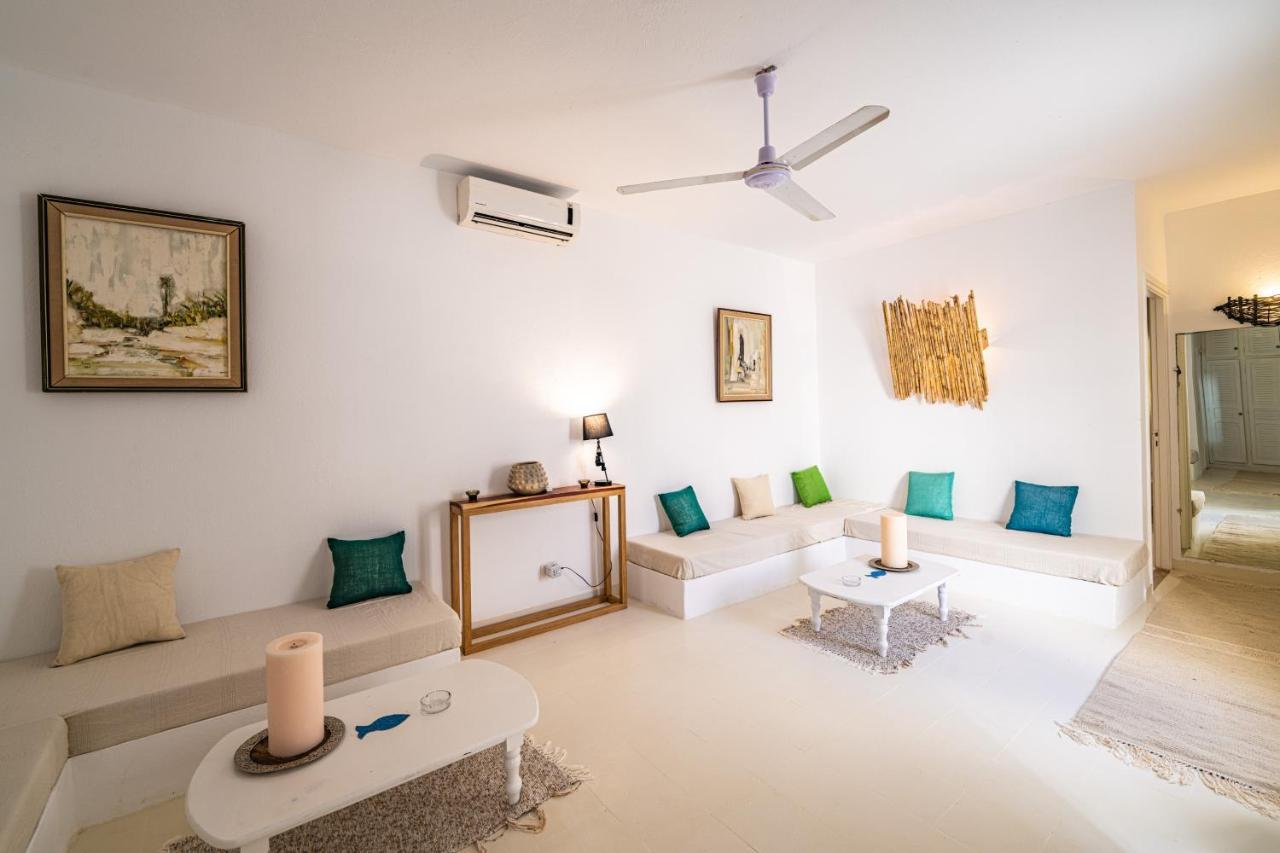 Cheeky Monkey Hotel Ghar el-Melh Bagian luar foto