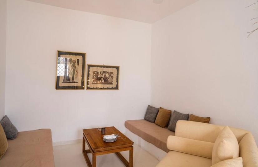 Cheeky Monkey Hotel Ghar el-Melh Bagian luar foto